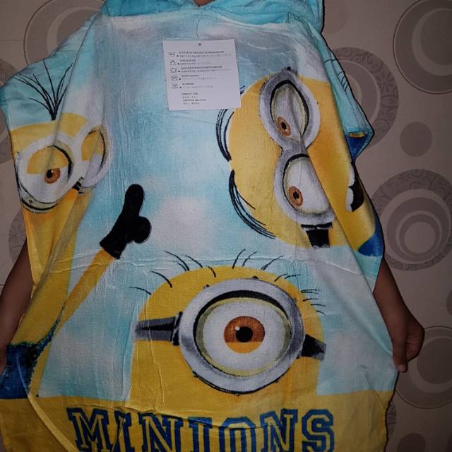 Handuk ponco minion