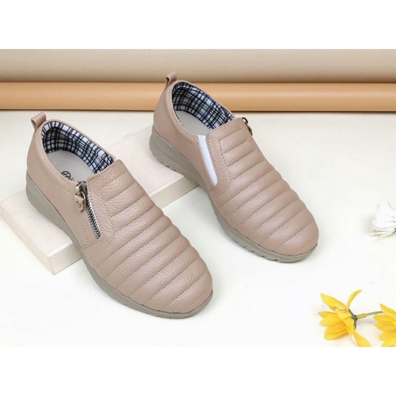 Sepatu Slip On Kulit Wanita