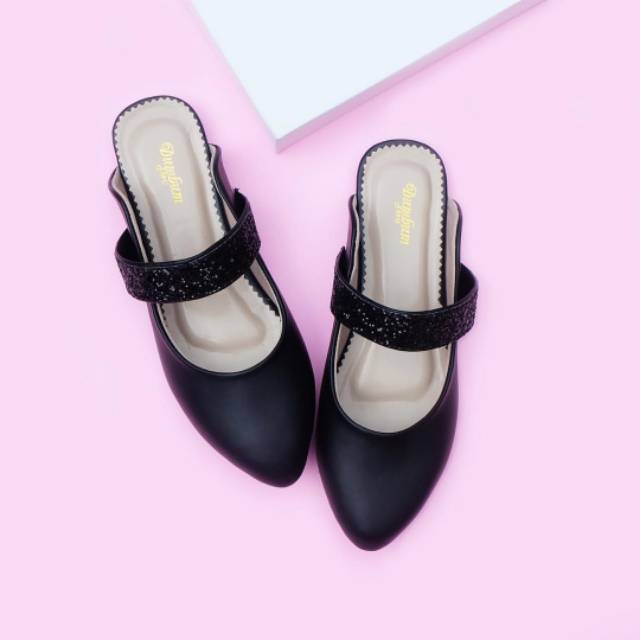 SANDAL TERTUTUP  WANITA  CLARRA BLACK BIG SIZE 36 37 38 39 