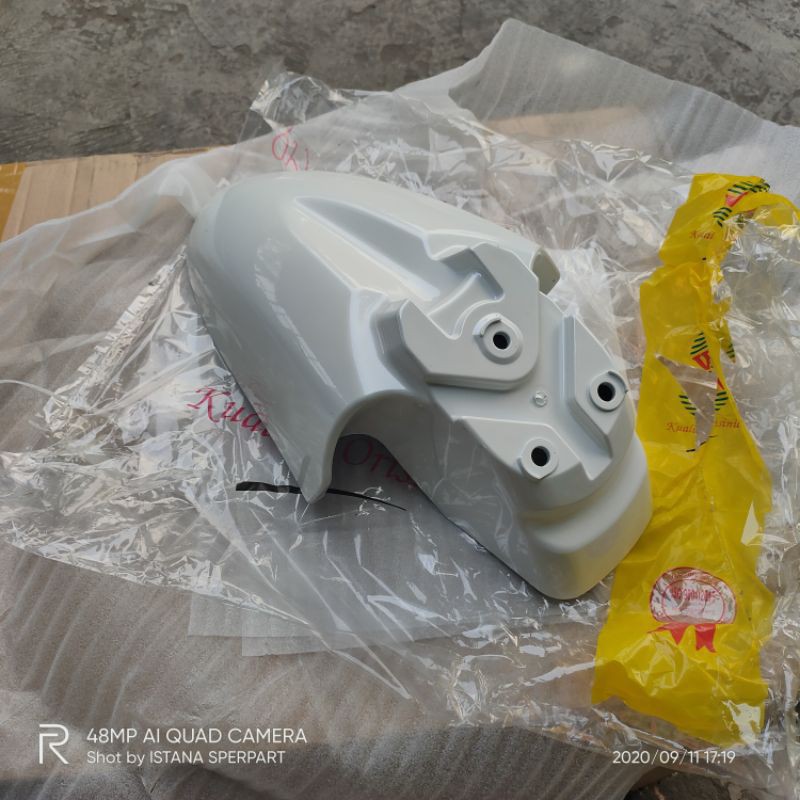 spakbor depan yamaha fino fi 125 1YD putih mutiara non original