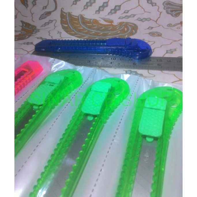 

PISAU CUTTER BESAR 14CM NON MERK
