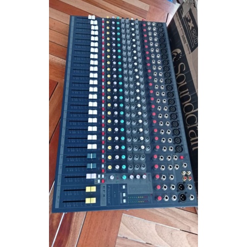 Mixer SOUNDCRAFT EFX 20