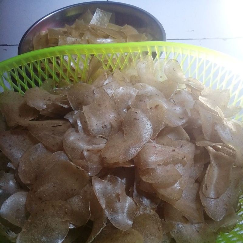 

krupuk bawang olahan rumah(perlu digoreng)