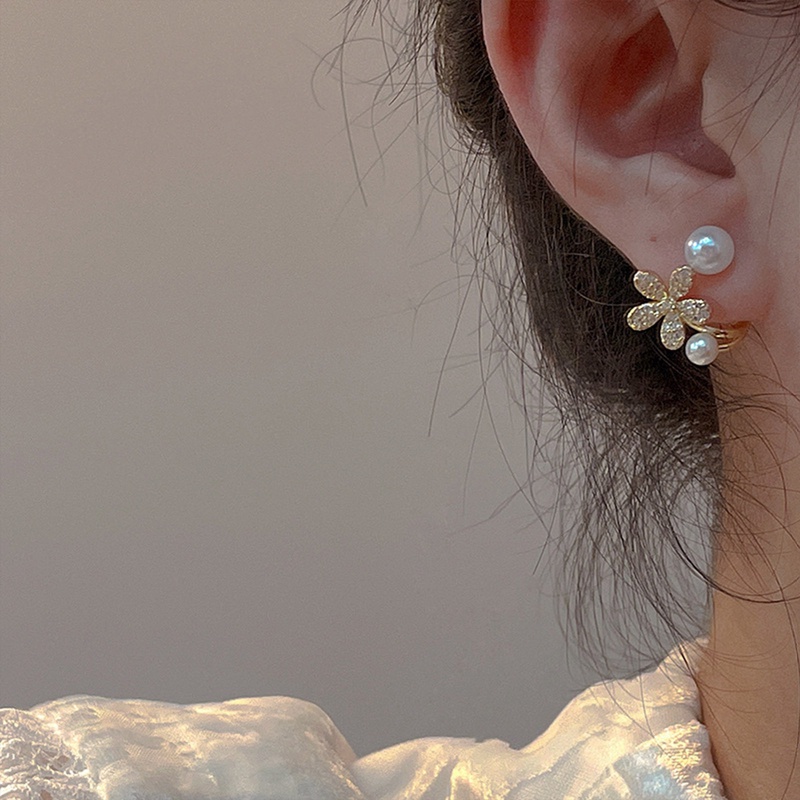 Anting Tusuk Gantung Panjang Desain Bunga Hias Mutiara Gaya Trendymewah Hypoallergenic Untuk Wanita