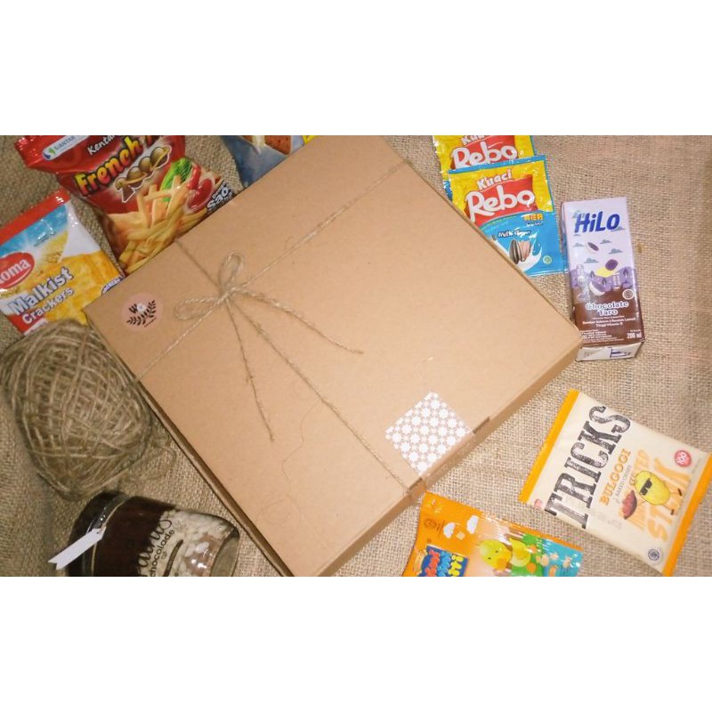 

SNACBOX MEDIUM Termurah! -Kado Ulang Tahun-