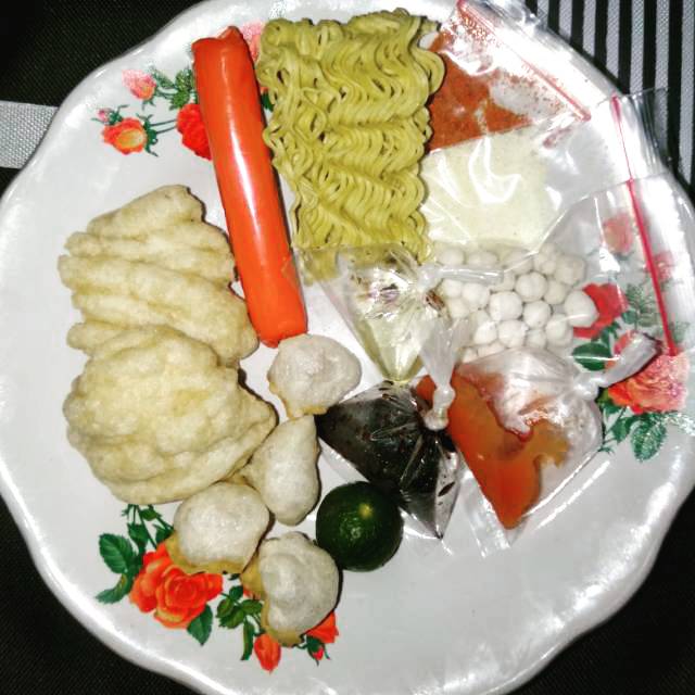 CUANKI KUAH + MIE +SOSIS