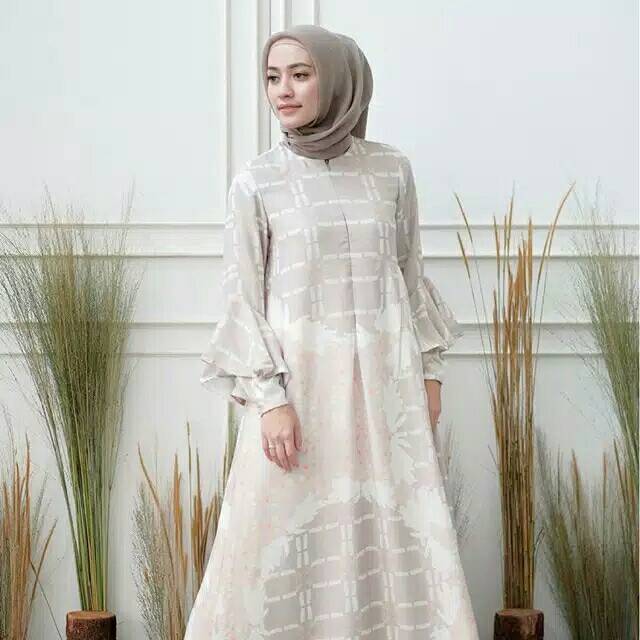 Belle Dress Wearing Klamby