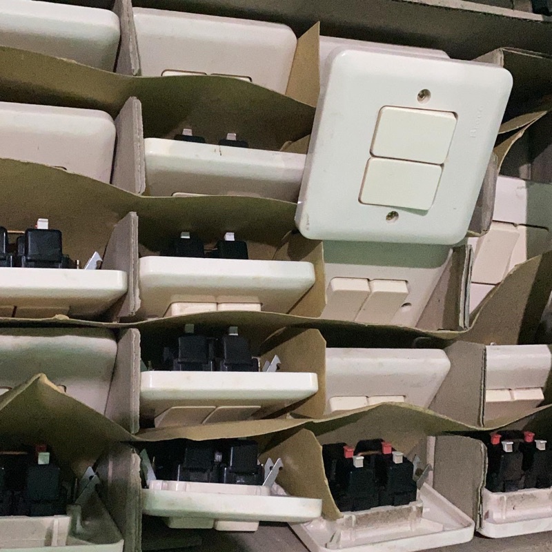 saklar broco double tanam lampu