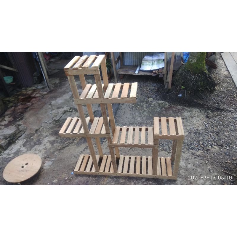 RAK BUNGA DARI KAYU ULIN / TEMPAT BUNGA