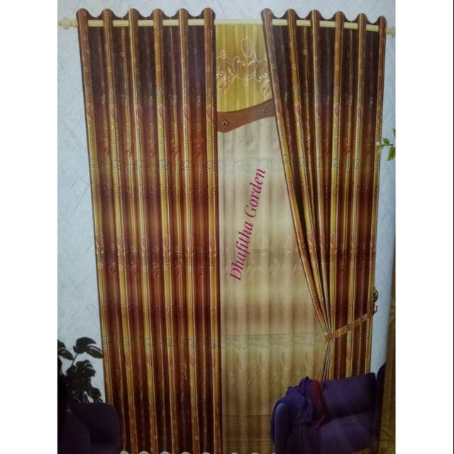 Gorden blackout jendela motif emas