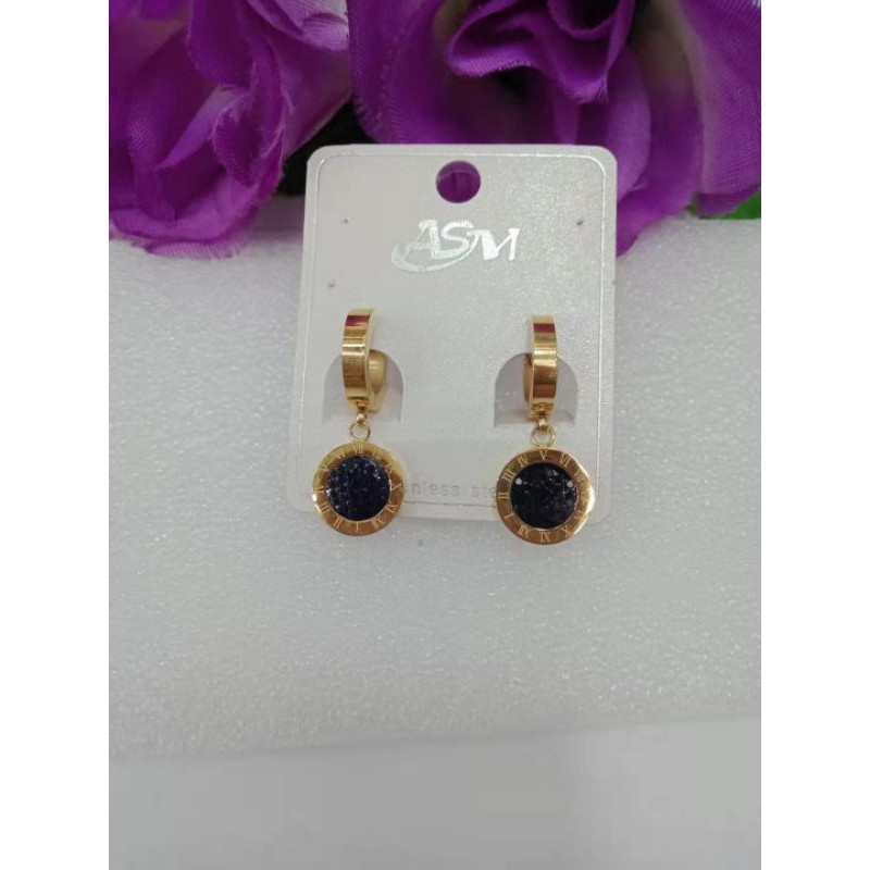 Anting titanium mata hitam