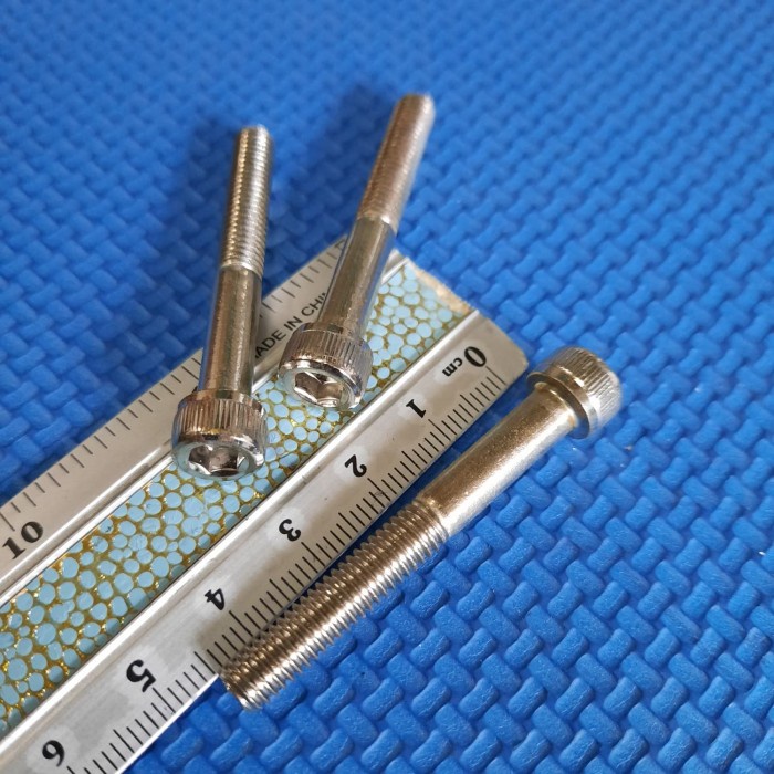 baut L5 4.5cm nekel