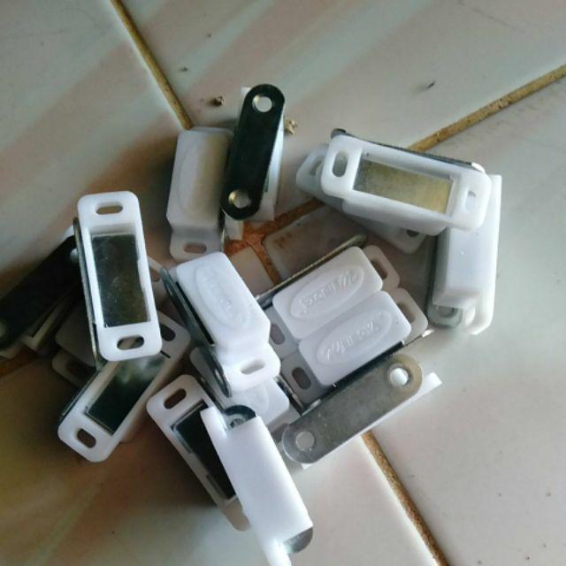 Mp 33 Magnit Pintu Kayu Lemari Warna Putih / Magnetic Catch / Tic Tac Magnit