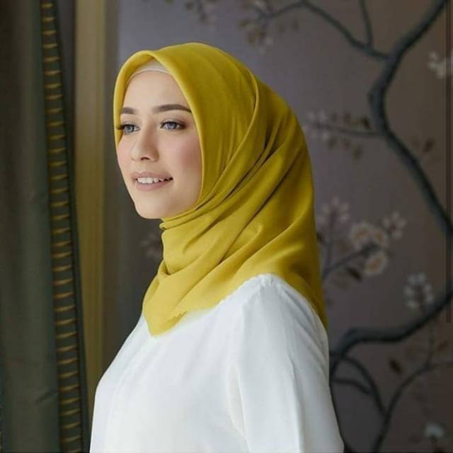 Hijab Kerudung Segi empat Bella Square warna Gold / Hijab murah / terlaris / kualitas baik