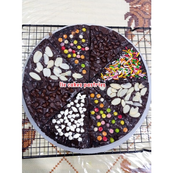 

BROWNIES PIZZA LIELIE CAKES