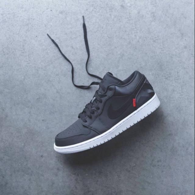 nike air jordan 1 black white