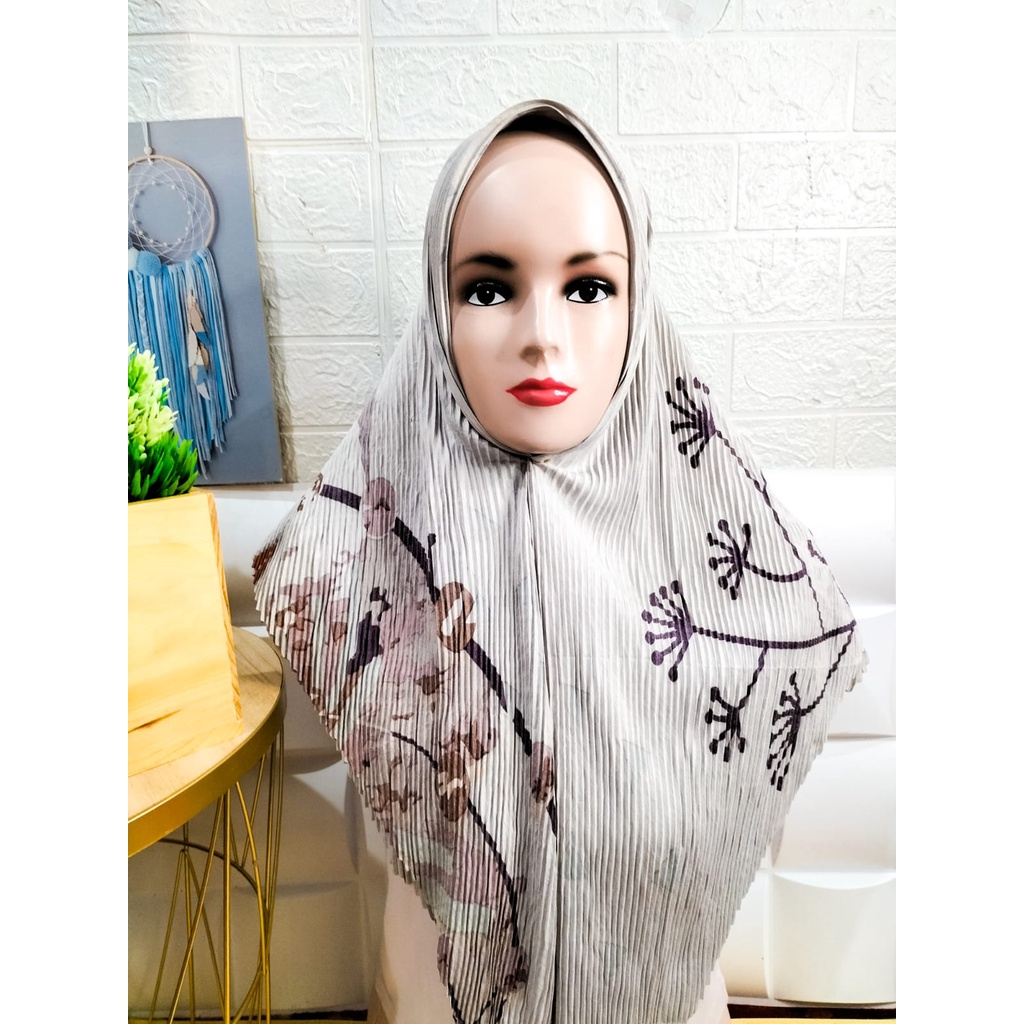 Kerudung Segi Empat Plisket Azara Motif Kurang Lebih Ukuran 110 x 110 Cm