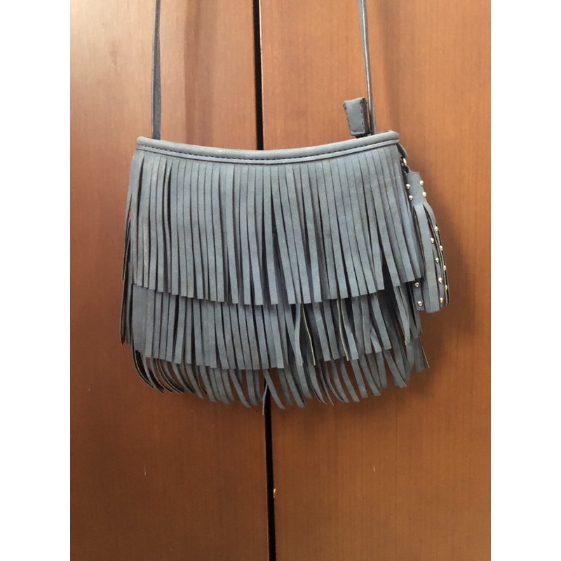 TAS SELEMPANG RUMBAI WARNA BIRU DONGKER NAVY MERK ATMOSHPERE