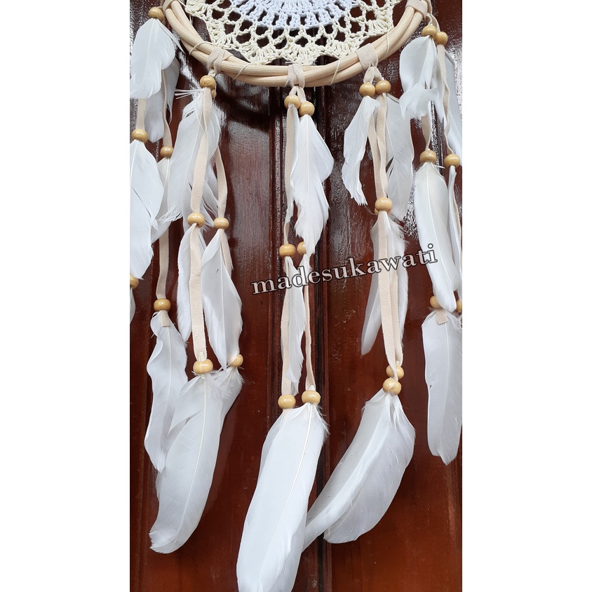 Dream catcher rotan sulam jaring benang diameter 18cm panjang 56cm dekorasi hiasan rumah bulu ayam