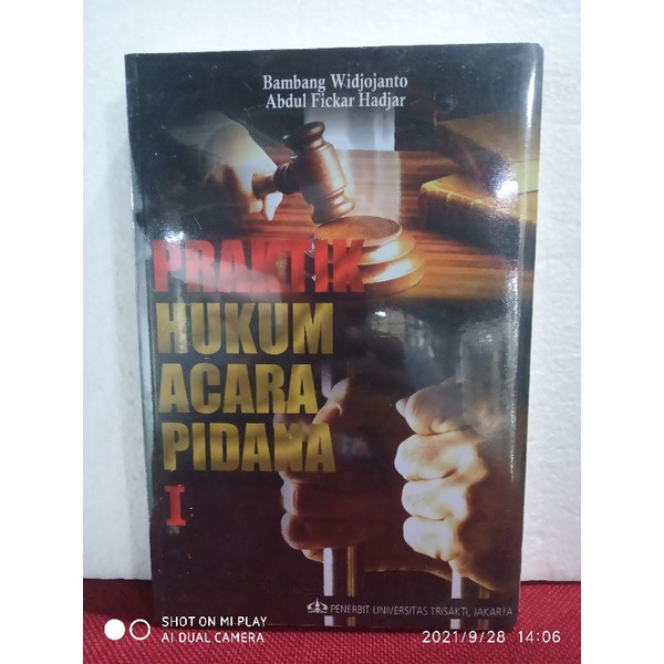 Buku praktik hukum acara pidana 1 kesatu