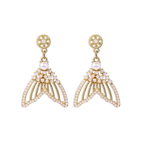 LRC Anting Tusuk Fashion White Alloy Pearl Fishtail Geometric Stud P28928