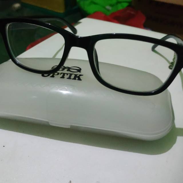 Kacamata minus 2 pria wanita