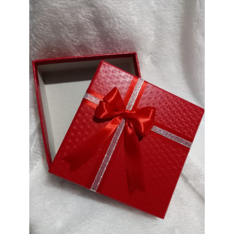 

Kotak kado / bungkus kado / box kado 15x15x5cm