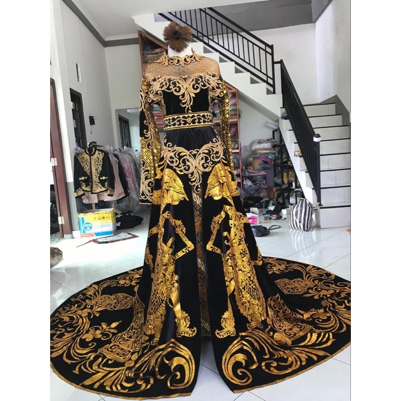 kebaya ekor pengantin bludru