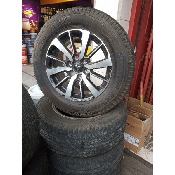 velg mobil second oem std pajero sport ring 18 pcd 6x139 plus ban 265 60 R18