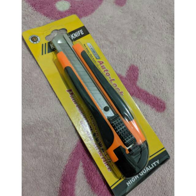 

Pisau Cutter Ukuran Besar