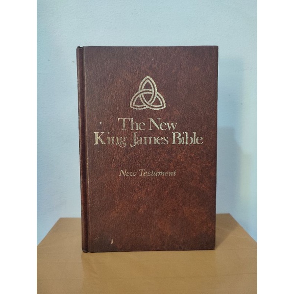 Buku the new king james bible new testament