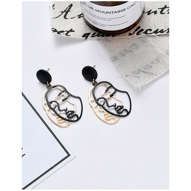 LRC Anting Tusuk Fashion Gold + Black Fringed Flower Geometric Earrings D06124