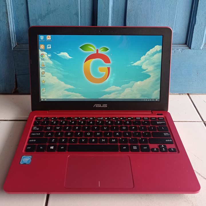 Asus E202S Warna Merah Muda SSD 128 RAM 2GB Windows 10 Second Bekas