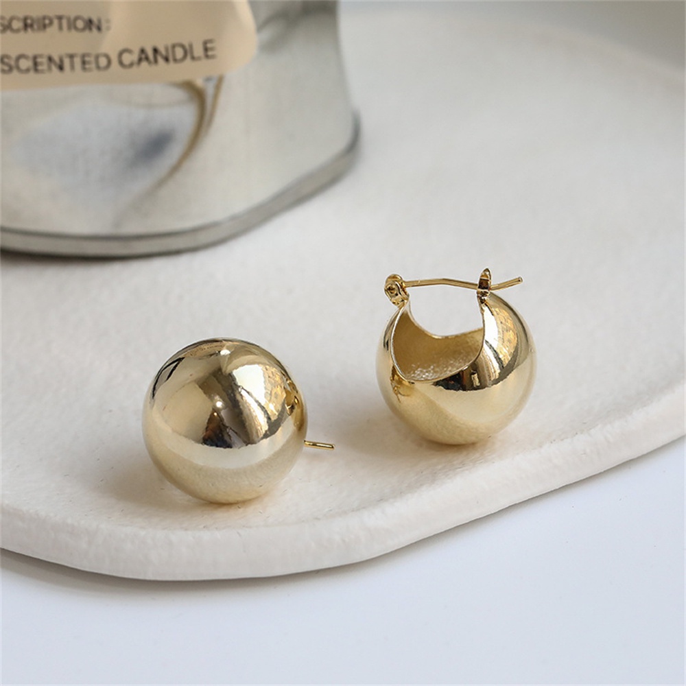 【COD Tangding】Korean Temperament High Sense Autumn Winter Versatile Earrings Metal Ball Ear Buckle