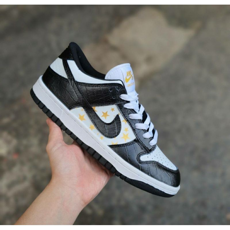 Sepatu Nike SB Dunk Low Pro x Supreme Black Star Buat Cowok
