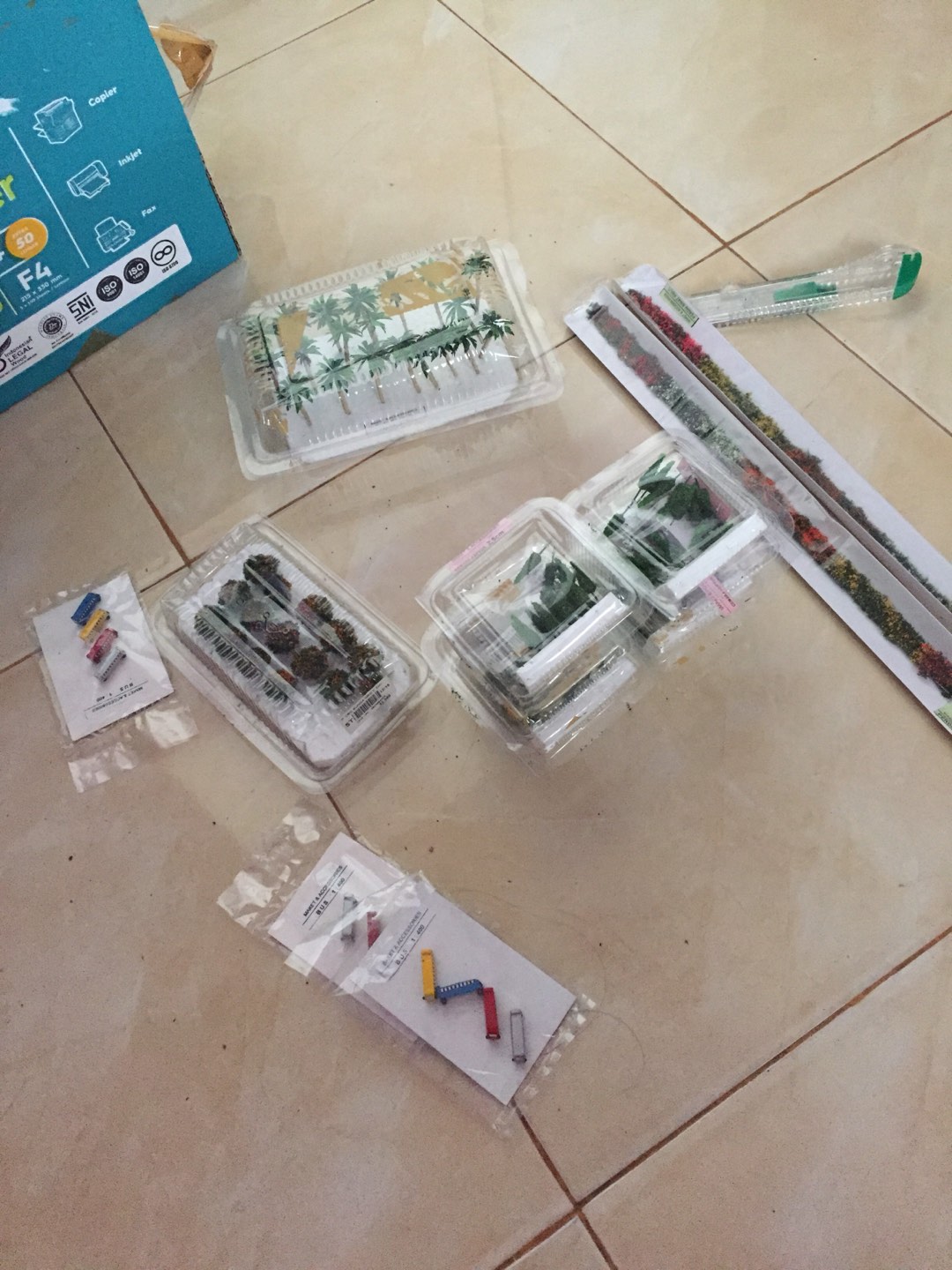 Perdu Hias Sangat Kecil Hijau Bunga Abu-abu - Bahan Maket Trg