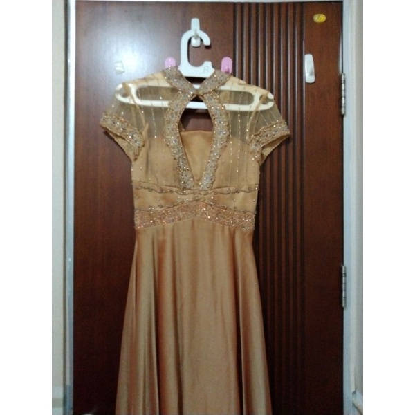Gaun Pesta Gold