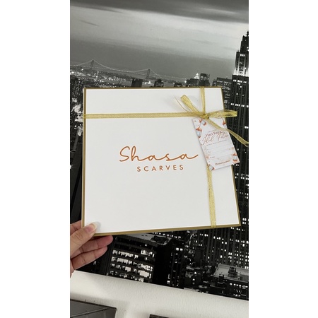 

Hardbox Shasascarves Premium Gift Box Dengan Pita Gold