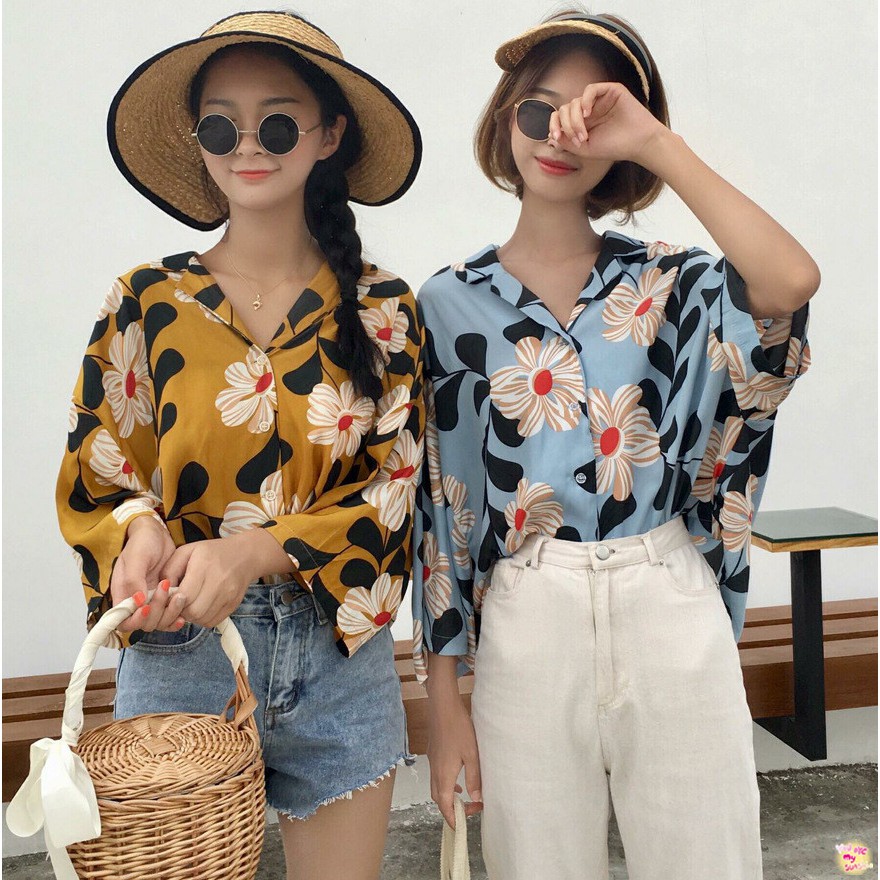  Kemeja  Wanita  dengan Model  Potongan Longgar dan Gambar 