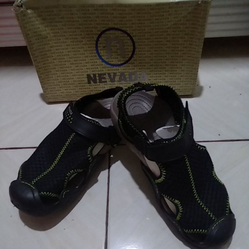 sandal gunung nevada