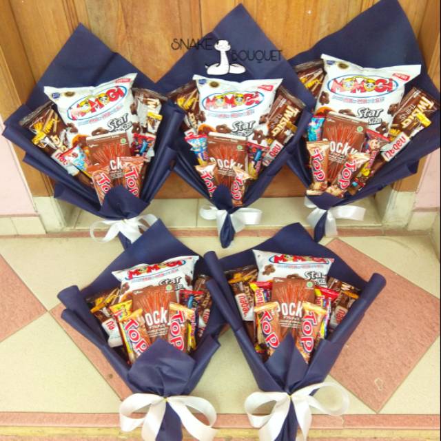 snack bouquet buket snack hadiah wisuda ulang tahun