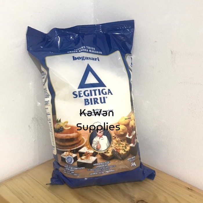 

TEPUNG SEGITIGA BIRU BOGASARI 1KG - SEGITIGA BIRU PREMIUM FLOUR ISI 12