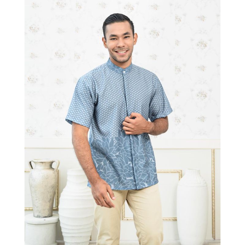 Gavin Shirt Sapphire M Wearing Klamby