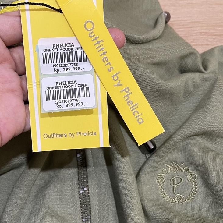 SALEE.. One set Uniqlo Setelan Jaket Sweater Zipper Uniqlo Celana Jogger Wanita Setelan Olahraga Wan