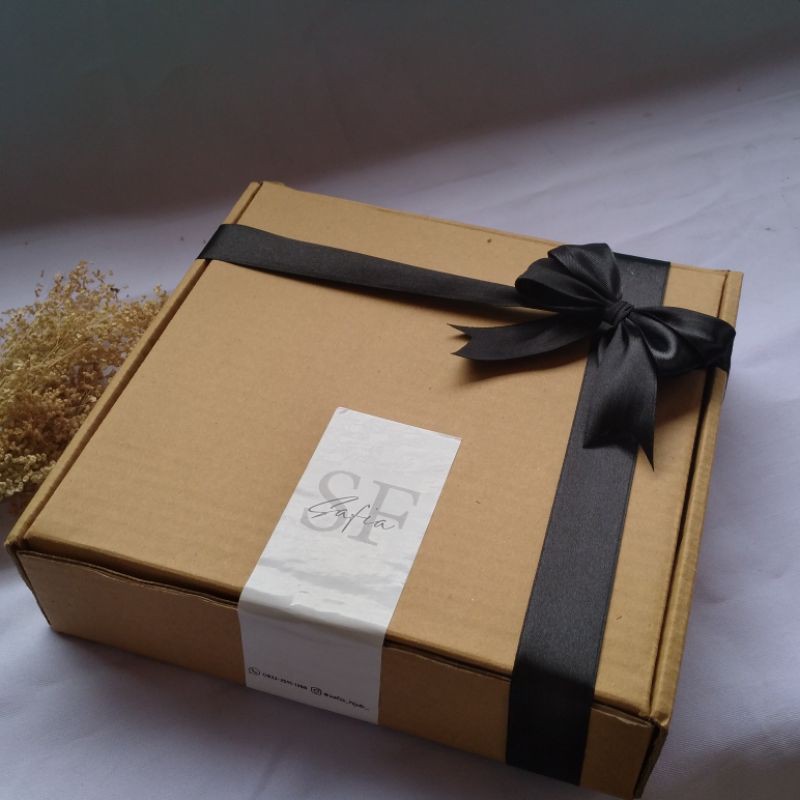 

GIFT BOX