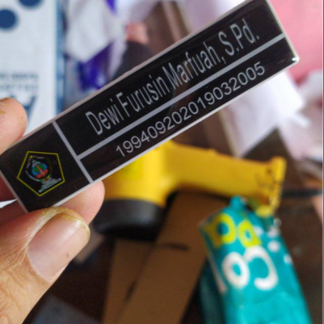 

NAME TAG PAPAN NAMA DADA AKRILIK RESIN CUSTOM PENITI