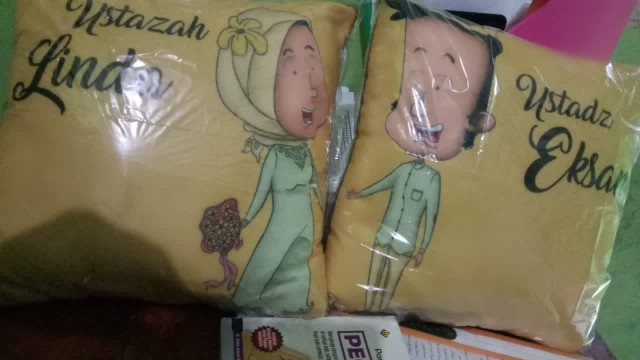 Hadiah Ulang Tahun / Kado Wisuda / Pernikahan Cetak Foto Bantal Custom