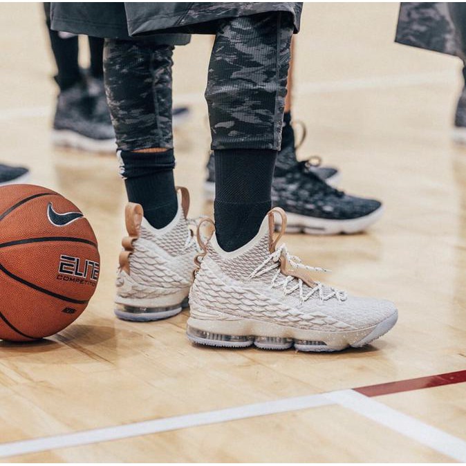 Kualitas Terbaik Sepatu Nike Lebron 15 Ghost SDWEP