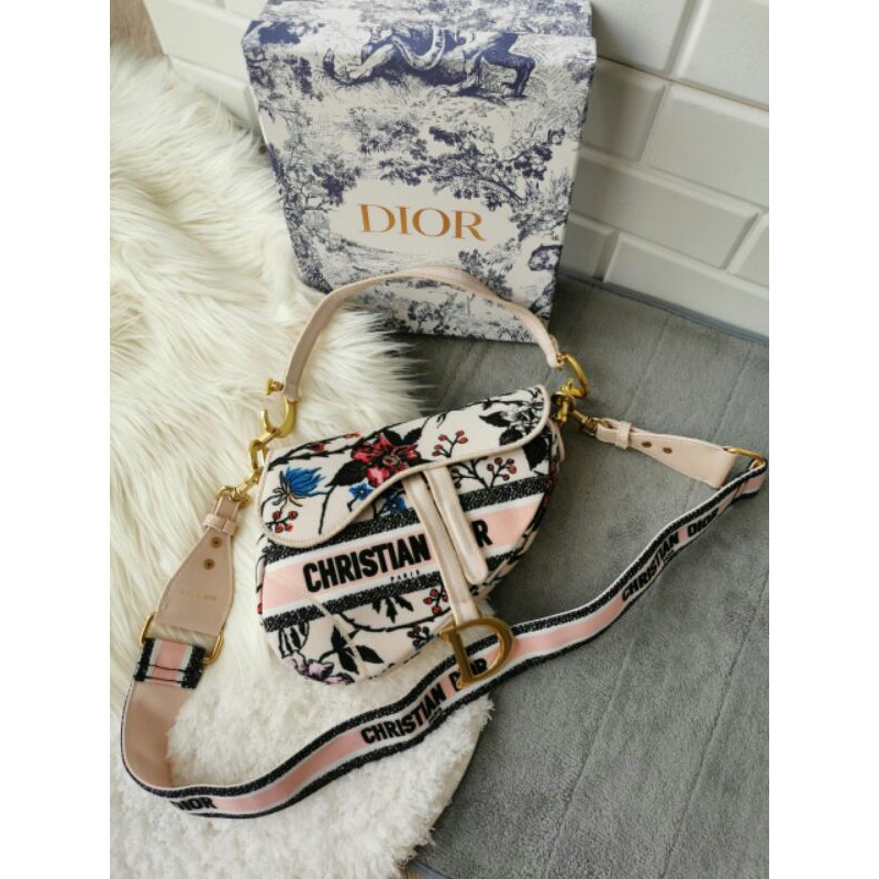 

DIO SADDLE CANVAS FREE BOX