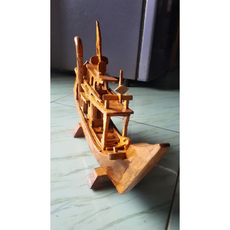 miniatur kapal hiasan kamar / meja